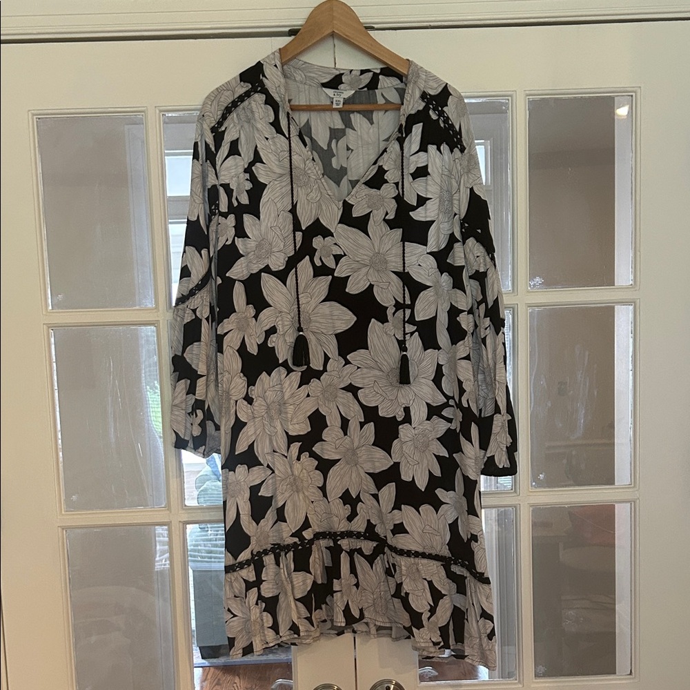 Crown & Ivy Monochrome Floral Dress
